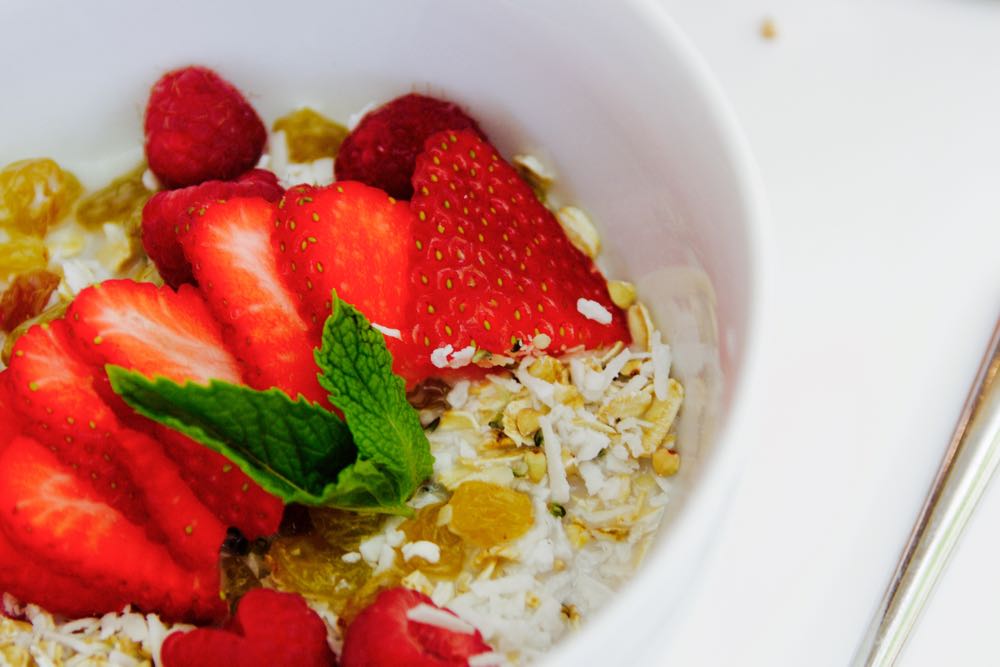 Breakfast bowl with cold cereal, hemp and berries